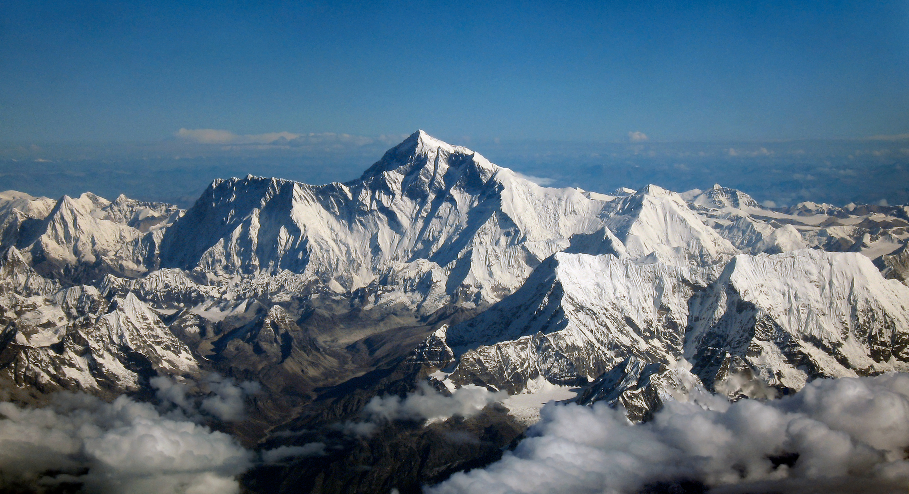 فيديو وصور عن جبل إيفرست Mount Everest ، أعلى قمة على سطح الارض