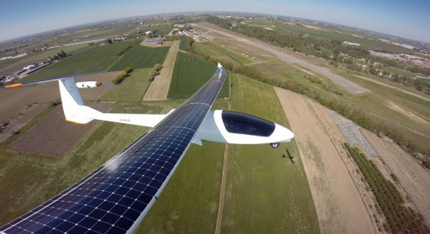 بالفيديو اول رحلة لطائرة sunseeker التي تعمل بالطاقة الشمسية