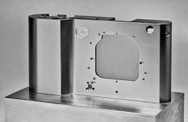 مواصفات وسعر كاميرا لايكا Leica المصنوعة من الألمونيوم