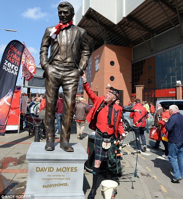صور تمثال ديفيد مويس امام ملعب ليفربول الأنفيلد