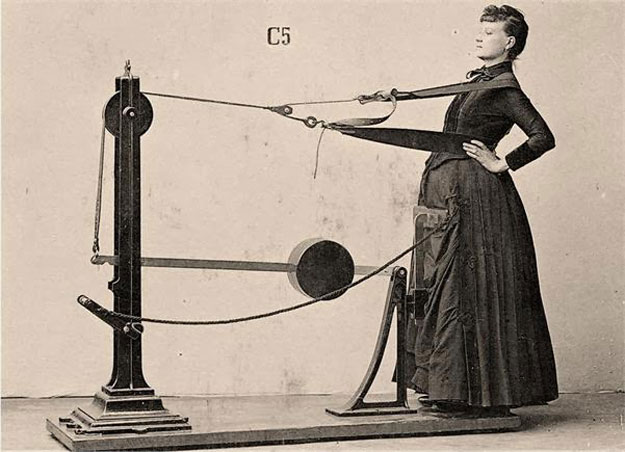 صور أدوات وأجهزة تجميل للمرأة من القرن الماضى