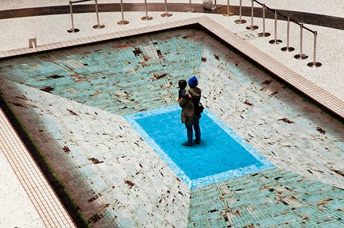 بالصور فنان هولندي يجسد حادثة المفاعل النووي فوكوشيما