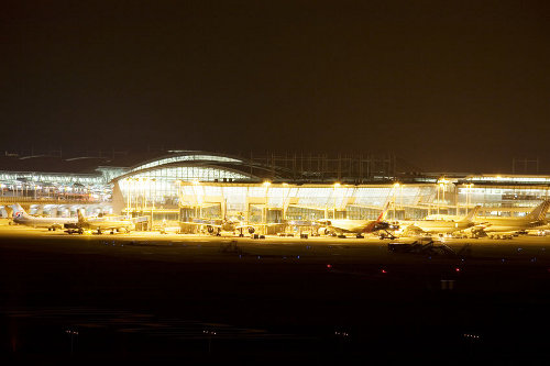 بالصور أفخم وأجمل مطارات العالم