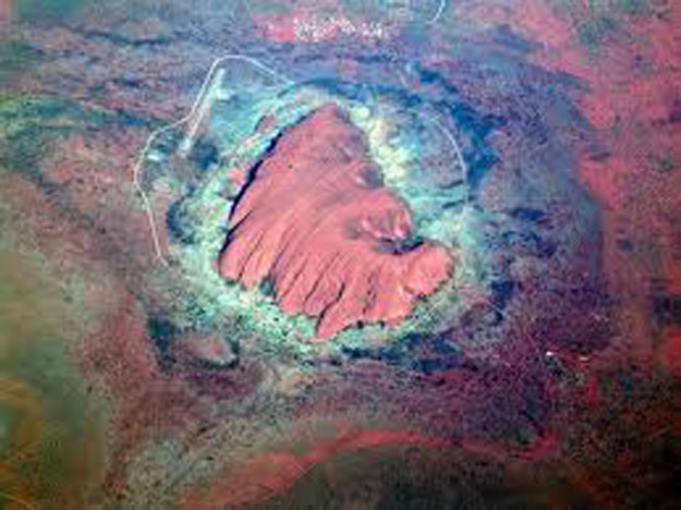 صور صخرة آيرز Ayers Rock أكبر كتلة حجرية فى العالم