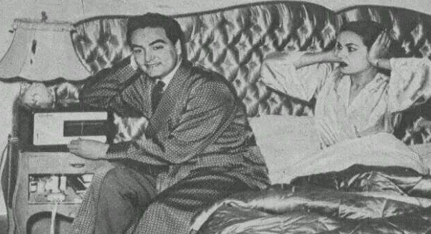 صور محمد فوزى ومديحة يسرى في غرفة النوم