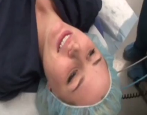 بالفيديو فتاة أمريكية تصور نفسها وهي تقوم بعملية إجهاض