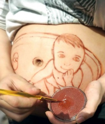 بالصور رسومات فنية على بطون الحوامل , ستثير دهشتك