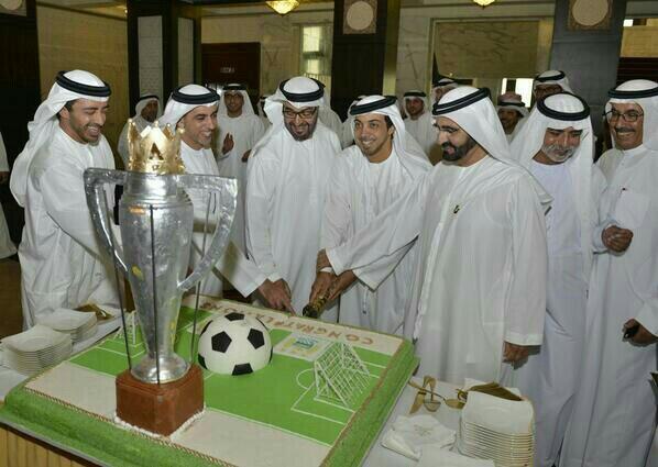 بالصور الشيخ محمد بن راشد آل مكتوم يحتفل بتتويج نادي مانشستر سيتي