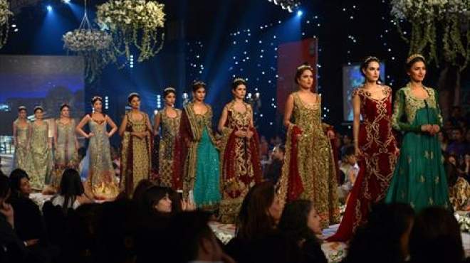 صور أسبوع الموضة في باكستان بكاراتشي 2014 , صور أزياء وملابس باكستانية لصيف 2014