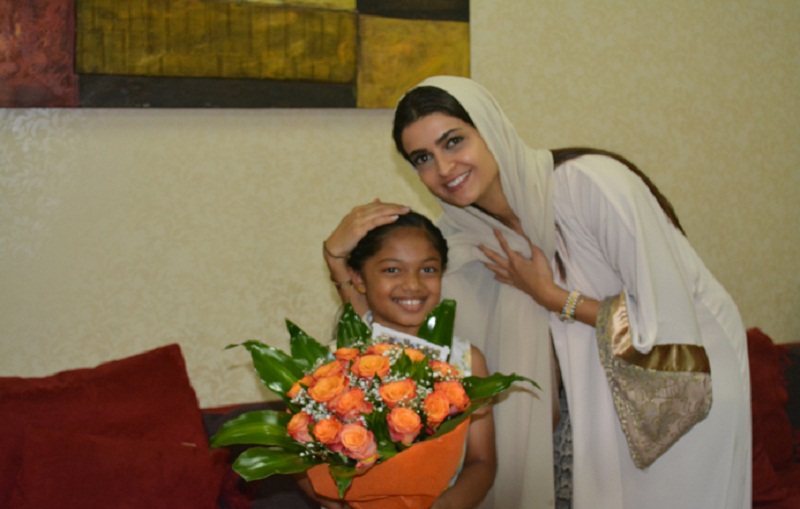 صور علا الفارس بالحجاب في زيارة دار الزهراء بجدة 2014