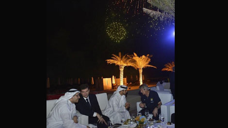 صور لاعبي مانشستر سيتي مع الشيخ الشيخ منصور بن زايد احتفالا بلقب الدوري 2014