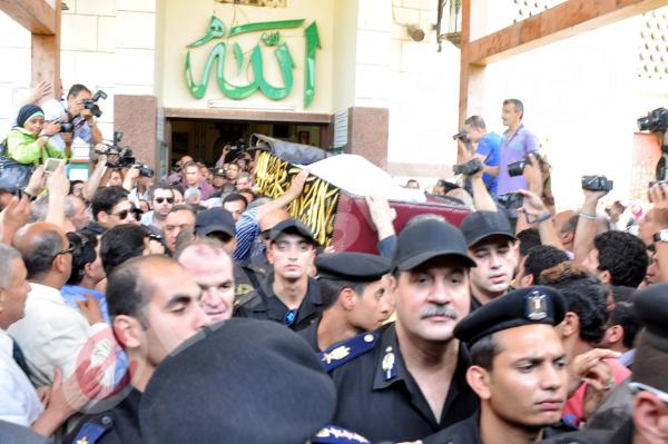 صور نجوم الفن والاعلام في جنازة الفنان حسين الإمام 2014 , صور كاملة لجنازة الفنان حسين الإمام 2014