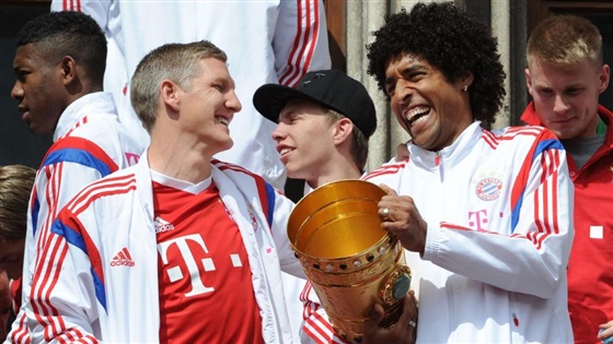 بالصور احتفال بايرن ميونيخ مع جماهيره بلقب كأس ألمانيا 2014