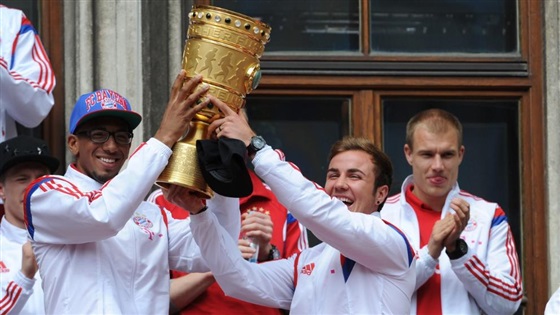 بالصور احتفال بايرن ميونيخ مع جماهيره بلقب كأس ألمانيا 2014