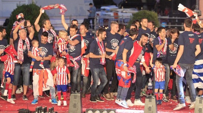 صور احتفال أتلتيكو مدريد مع جماهيره بلقب الدوري الاسباني 2014