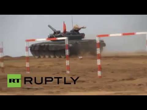 بالفيديو سباق الدبابات في روسيا 2014