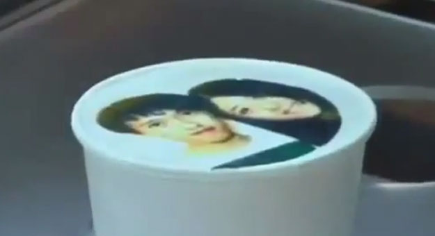 بالفيديو طابعة غريبة لرسم من تحب على فنجان قهوتك
