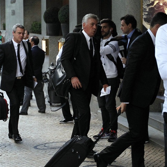 صور وصول لاعبي ريال مدريد الى لشبونة 2014