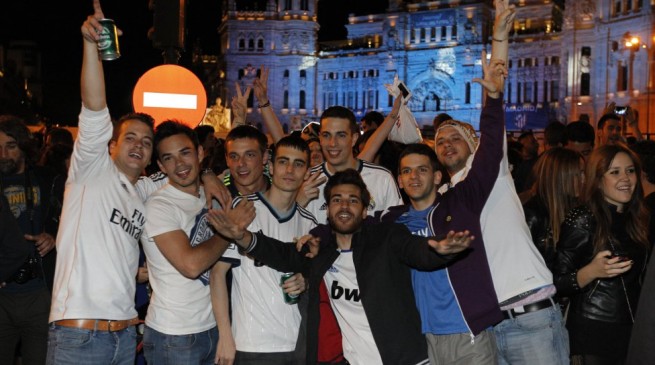 صور احتفال لاعبي ريال مدريد مع جماهيرهم بكأس دوري الابطال 2014