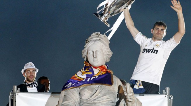 صور احتفال لاعبي ريال مدريد مع جماهيرهم بكأس دوري الابطال 2014