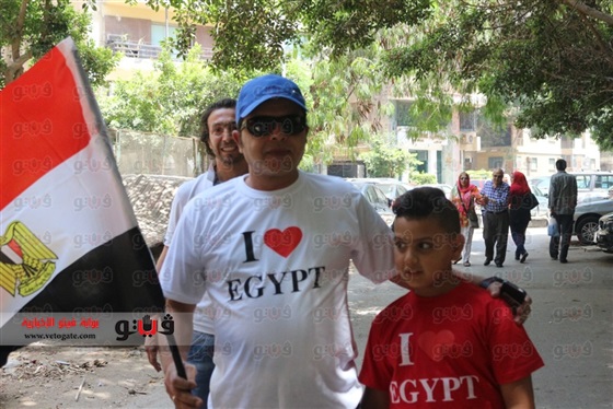 صور محمد هنيدى وهو يدلي بصوته في الانتخابات الرئاسية 2014