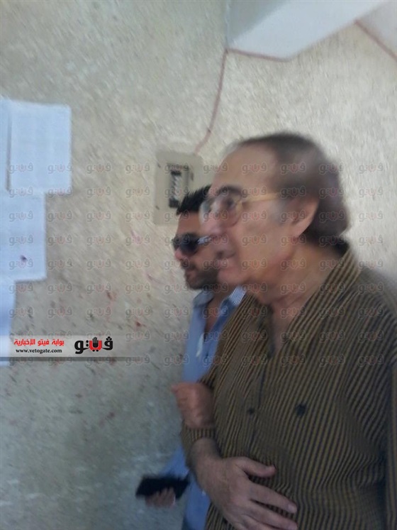 صور محمود ياسين وهو يدلي بصوته في الانتخابات الرئاسية 2014