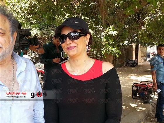صور وفاء عامر وهي تدلي بصوتها في الانتخابات الرئاسية 2014