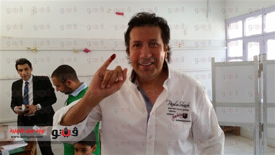 صور هانى رمزى وهو يدلي بصوته في الانتخابات الرئاسية 2014