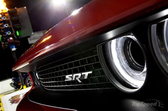 صور سيارة دودج تشالنجر SRT Hellcat موديل 2015 الحديثة
