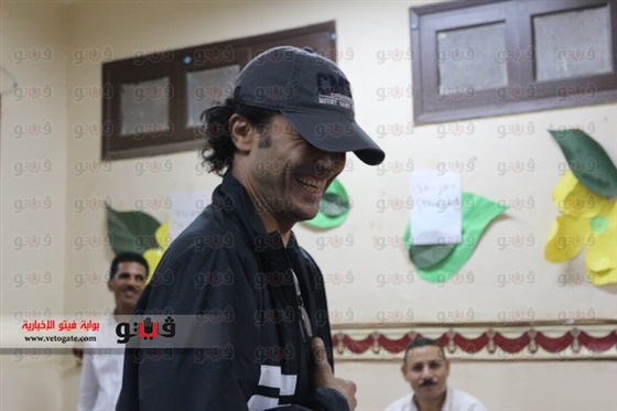 صور خالد النبوي وهو يدلي بصوته في الانتخابات الرئاسية 2014