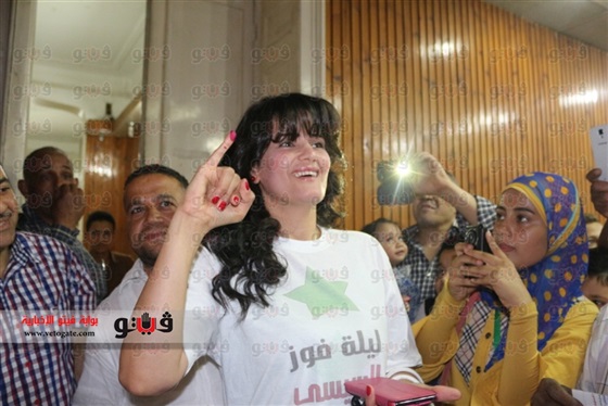 صور سما المصري وهي تدلي بصوتها في الانتخابات الرئاسية 2014