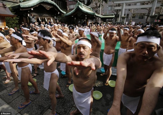 بالفيديو تعرف على طقوس ديانة الشنتو في اليابان