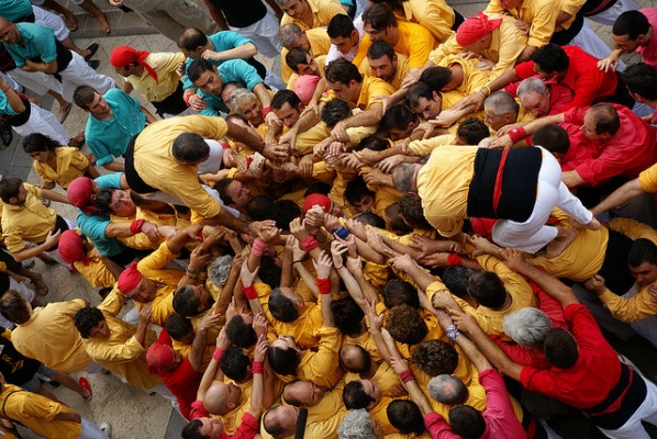 صور احتفال لاميركا السنوي في مدينة برشلونة