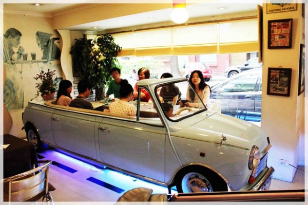 بالصور مطعم طاولاته على شكل سيارات في تايوان