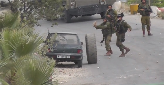 بالفيديو إطار سيارة يرهب جنود الاحتلال الإسرائيلي