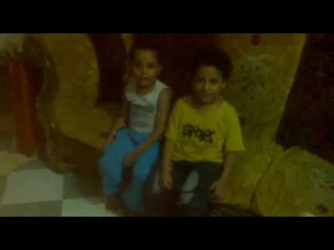 بالفيديو طفلين يرقصان على اغنية بشرة خير بطريقة مضحكة