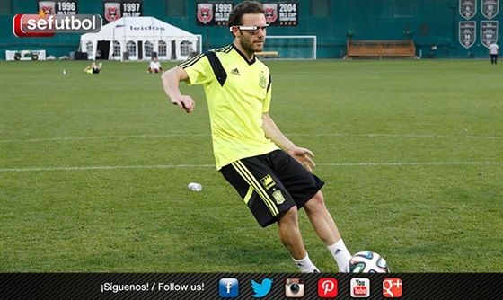 صور لاعبي منتخب إسبانيا وهم يتدربون بنظارة جوجل الذكية 2014