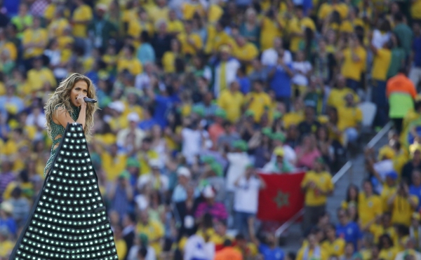صور جينيفر لوبيز وكلوديا ليتي وبيتبول في حفل افتتاح مونديال كأس العالم 2014