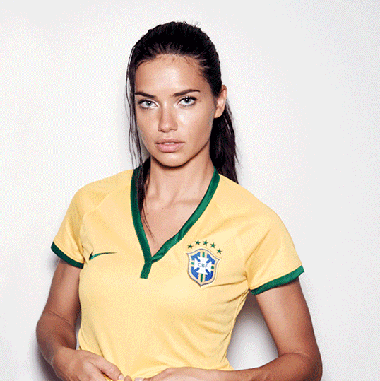 صور أدريانا ليما بقميص منتخب البرازيل 2014