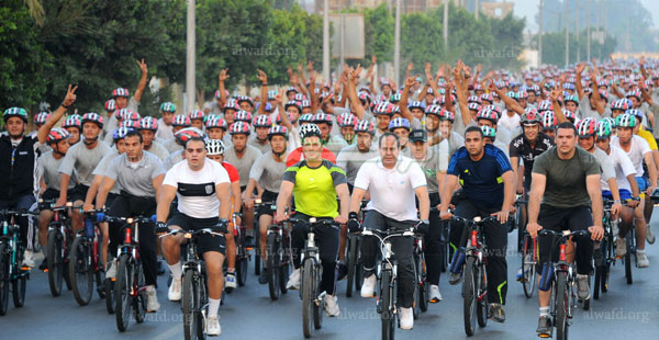 صور الرئيس عبد الفتاح السيسى في ماراثون الدراجات اليوم 13-6-2014