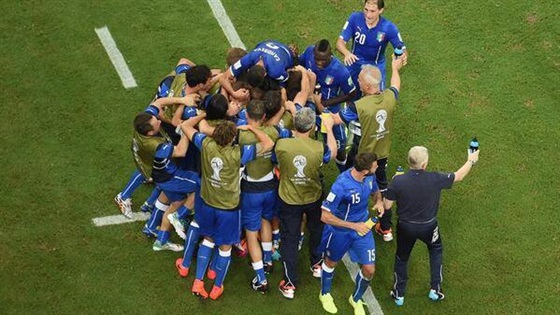 ملخص ونتيجة مباراة إيطاليا وإنجلترا اليوم الاحد 15-6-2014