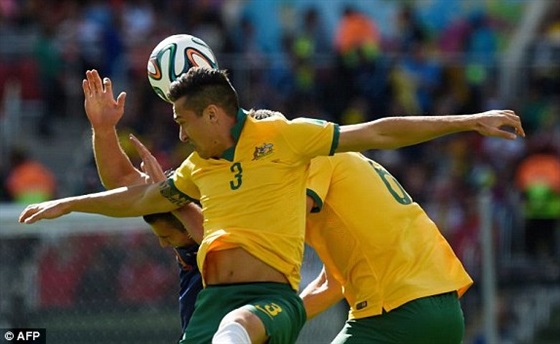 اهداف الشوط الاول من مباراة هولندا واستراليا في كأس العالم اليوم 18-6-2014