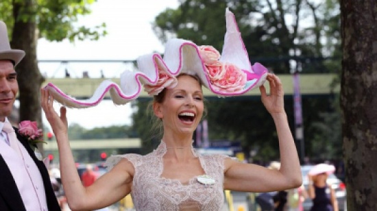 صور قبعات غريبة في حفل رويال سكوت للخيول في بريطانيا 2014