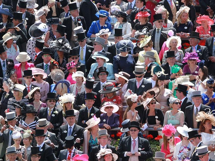 صور قبعات غريبة في حفل رويال سكوت للخيول في بريطانيا 2014