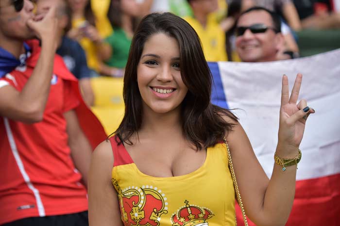 صور مشجعات تشيلي في مباراة اسبانيا في كأس العالم 2014 , صور جميلات تشيلي في كأس العالم 2014