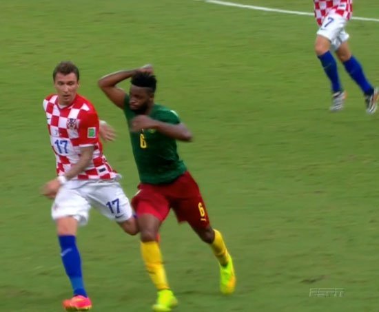 صور مضحكة على عنف اللاعب الكاميروني ألكسندر سونج في مباراة كرواتيا 2014