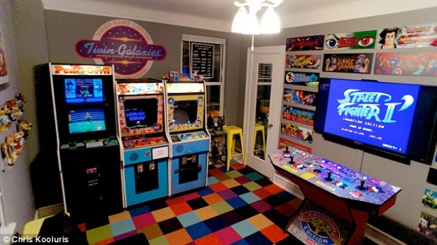 بالصور شاب يحول غرفته الى صالة ألعاب فيديو