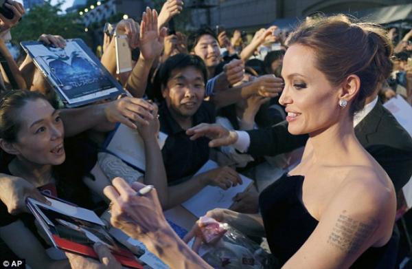 صور أنجلينا جولي في حفل عرض فيلمها Maleficent الجديد في طوكيو- اليابان