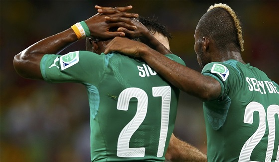 صور بكاء وحزن لاعبي ساحل العاج بعد الخروج من كأس العالم 2014