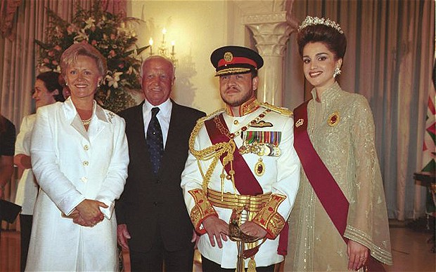 بالصور قصة زواج الملك حسين ملك الأردن